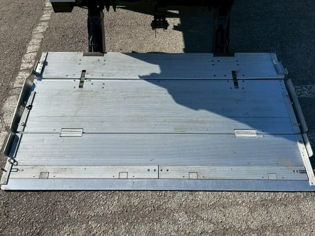 いすゞ エルフ 2RG-NPR88YN(2WD)の写真10