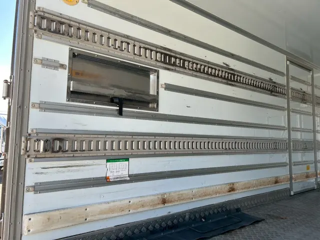 いすゞ エルフ 2RG-NPR88YN(2WD)の写真12