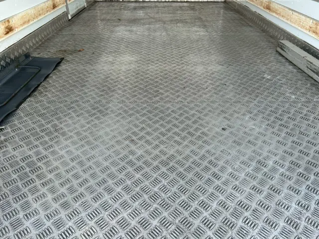 いすゞ エルフ 2RG-NPR88YN(2WD)の写真14