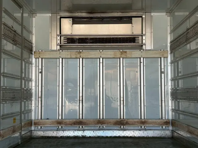 いすゞ エルフ 2RG-NPR88YN(2WD)の写真16