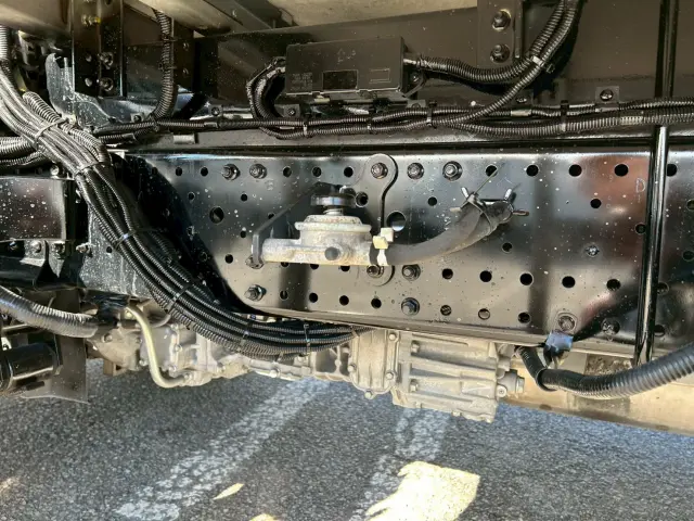 いすゞ エルフ 2RG-NPR88YN(2WD)の写真23