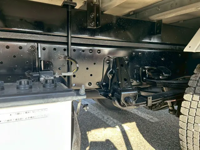 いすゞ エルフ 2RG-NPR88YN(2WD)の写真24