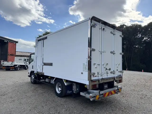 いすゞ エルフ 2RG-NPR88YN(2WD)の写真4