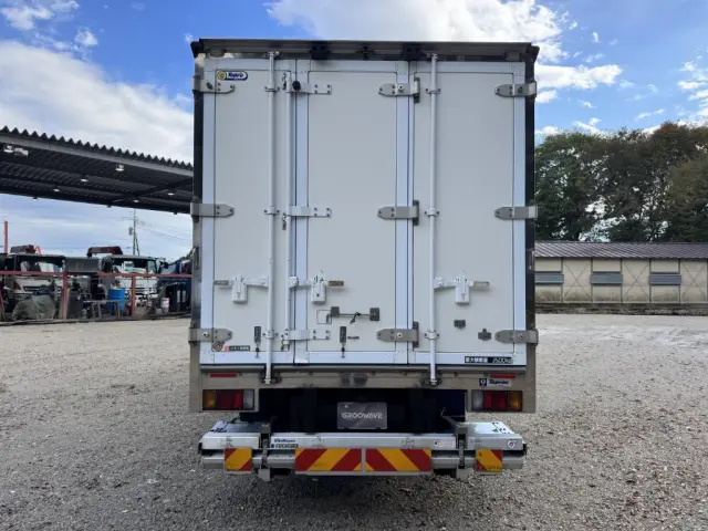 いすゞ エルフ 2RG-NPR88YN(2WD)の写真9