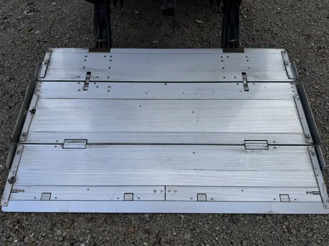 いすゞ エルフ 2RG-NPR88YN(2WD)の写真11