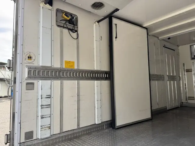 いすゞ エルフ 2RG-NPR88YN(2WD)の写真13