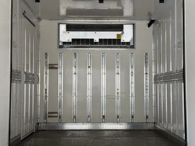 いすゞ エルフ 2RG-NPR88YN(2WD)の写真17