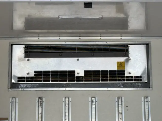 いすゞ エルフ 2RG-NPR88YN(2WD)の写真18