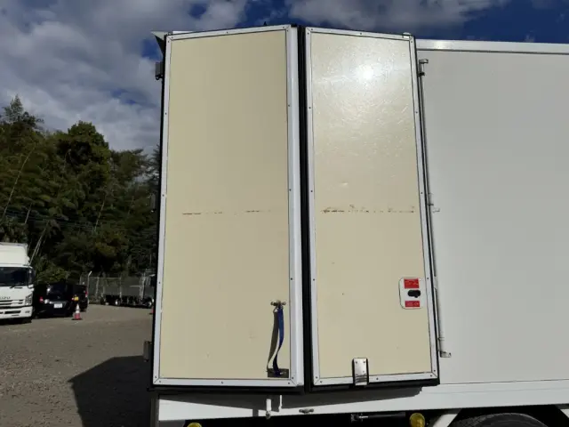 いすゞ エルフ 2RG-NPR88YN(2WD)の写真21