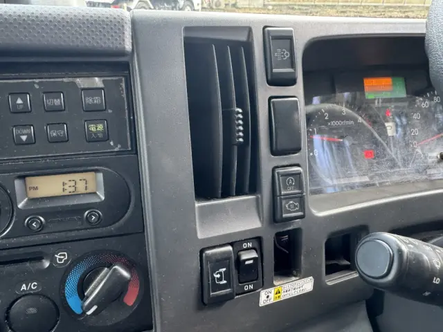 いすゞ エルフ 2RG-NPR88YN(2WD)の写真33