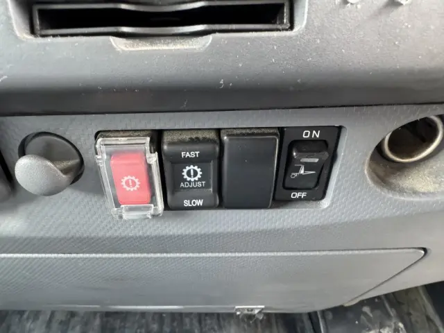 いすゞ エルフ 2RG-NPR88YN(2WD)の写真35