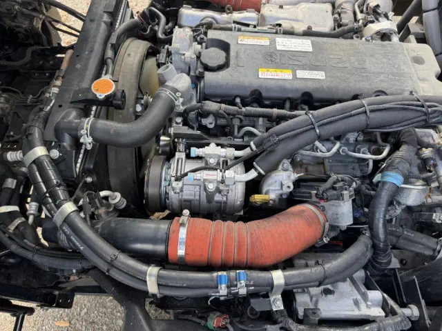 いすゞ エルフ 2RG-NPR88YN(2WD)の写真40