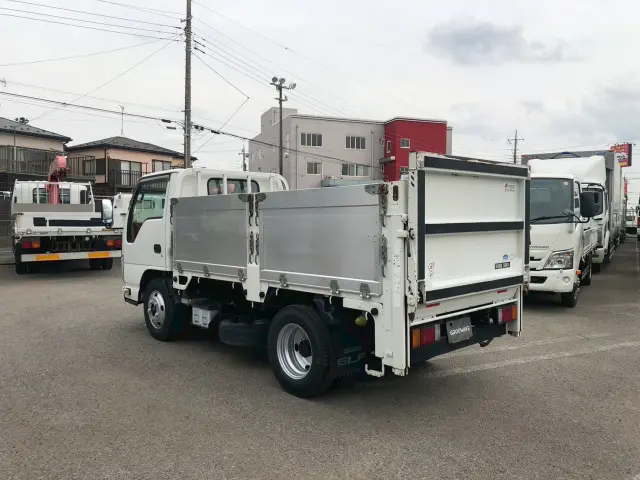 いすゞ エルフ TKG-NKR85A(2WD)の写真4