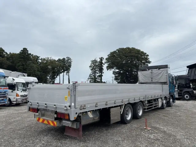 いすゞ ギガ QKG-CYJ77A(8x4)の写真3