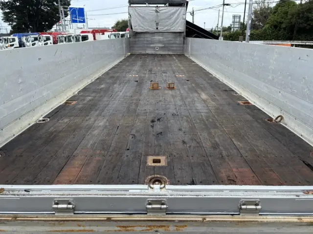 いすゞ ギガ QKG-CYJ77A(8x4)の写真11