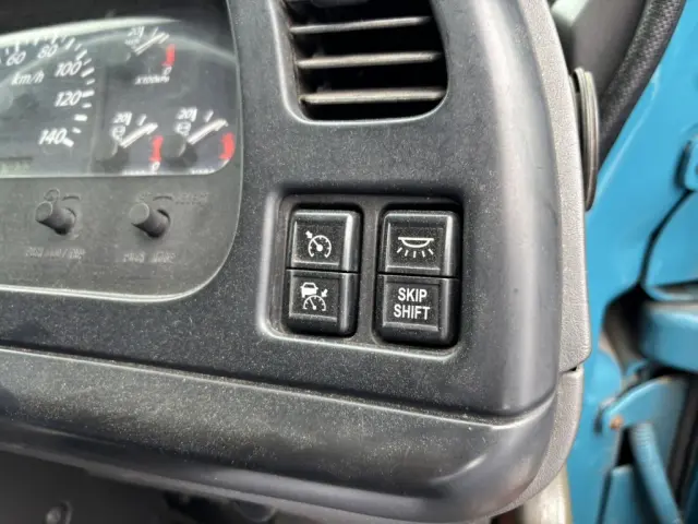 いすゞ ギガ QKG-CYJ77A(8x4)の写真28