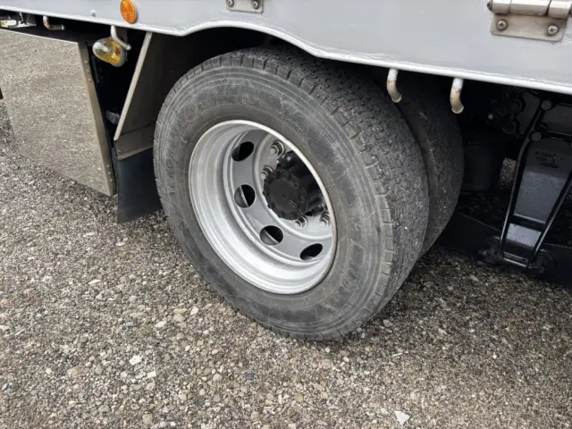 いすゞ ギガ QKG-CYJ77A(8x4)の写真42