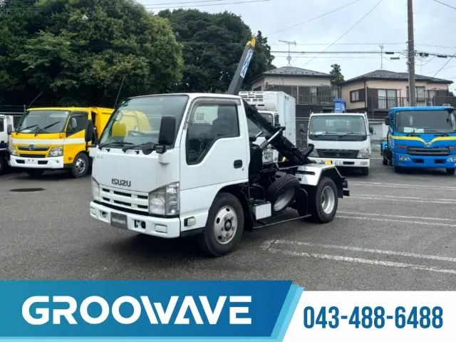 いすゞ エルフ TKG-NKR85AN(2WD)の写真1
