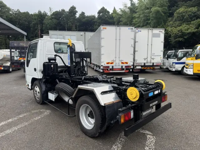 いすゞ エルフ TKG-NKR85AN(2WD)の写真4