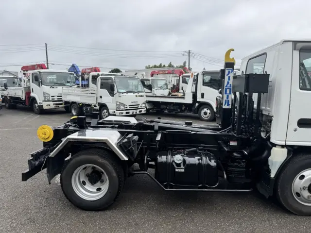 いすゞ エルフ TKG-NKR85AN(2WD)の写真6