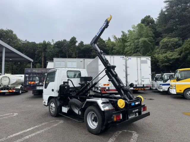 いすゞ エルフ TKG-NKR85AN(2WD)の写真9