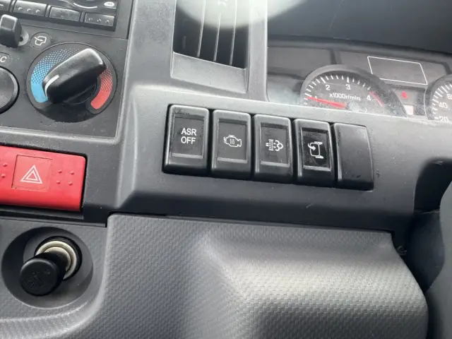 いすゞ エルフ TKG-NKR85AN(2WD)の写真28