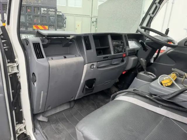 いすゞ エルフ TKG-NKR85AN(2WD)の写真30