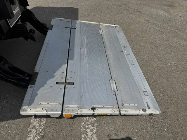 いすゞ エルフ TPG-NPR85AN(2WD)の写真12