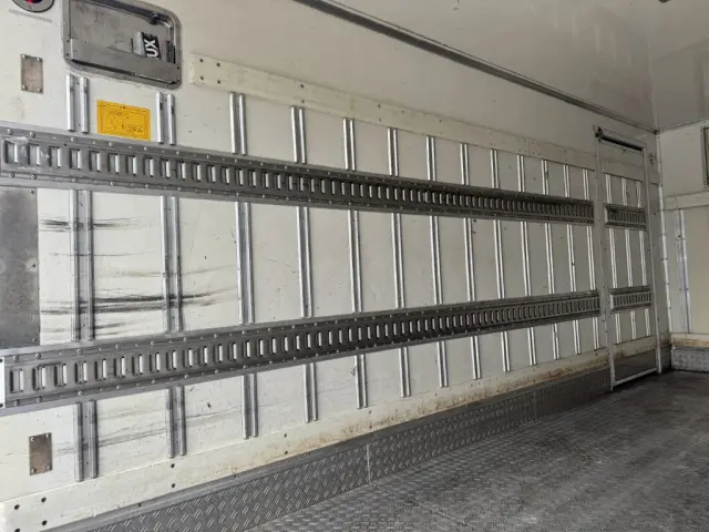 いすゞ エルフ TPG-NPR85AN(2WD)の写真13