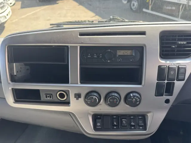 UD コンドル TKG-MK38L(2WD)の写真27