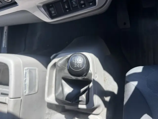 UD コンドル TKG-MK38L(2WD)の写真30