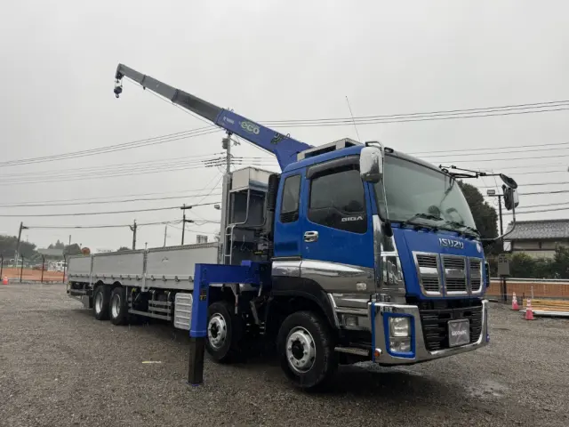 いすゞ ギガ QKG-CYJ77A(8x4)の写真2