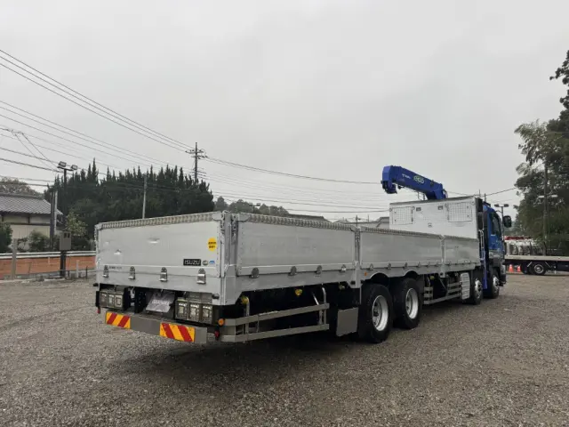いすゞ ギガ QKG-CYJ77A(8x4)の写真3