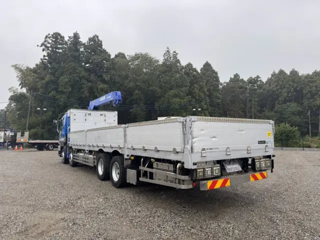 いすゞ ギガ QKG-CYJ77A(8x4)の写真4