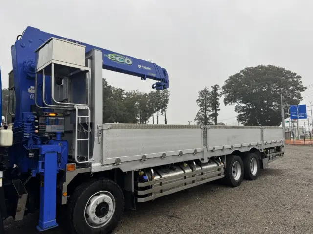 いすゞ ギガ QKG-CYJ77A(8x4)の写真6