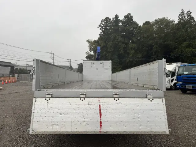 いすゞ ギガ QKG-CYJ77A(8x4)の写真8