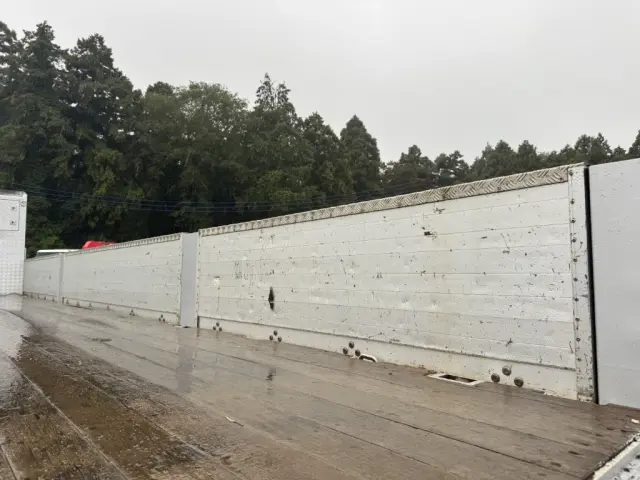 いすゞ ギガ QKG-CYJ77A(8x4)の写真10