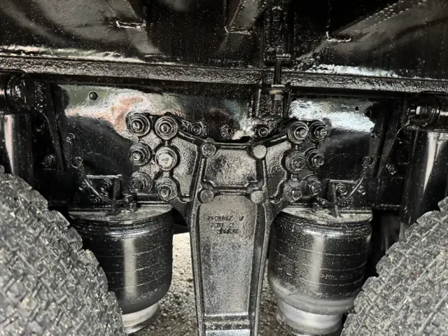 いすゞ ギガ QKG-CYJ77A(8x4)の写真23