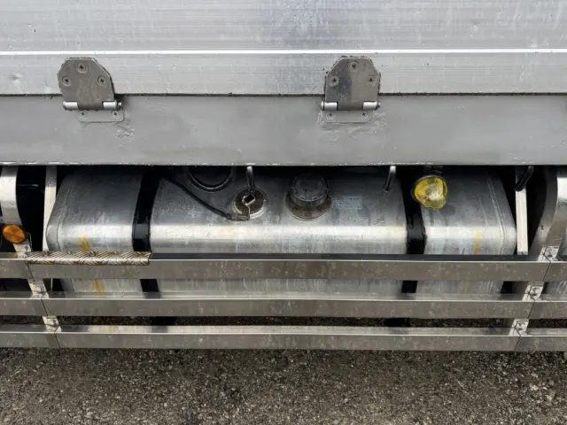 いすゞ ギガ QKG-CYJ77A(8x4)の写真28