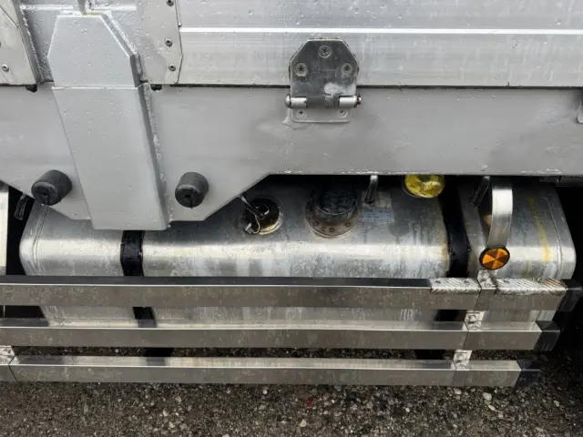 いすゞ ギガ QKG-CYJ77A(8x4)の写真29