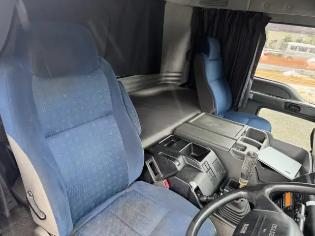 いすゞ ギガ QKG-CYJ77A(8x4)の写真30