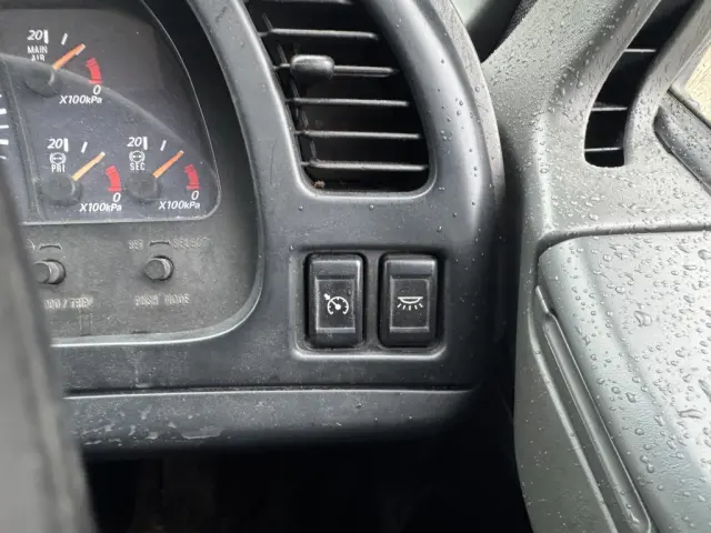 いすゞ ギガ QKG-CYJ77A(8x4)の写真34