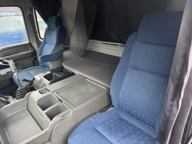 いすゞ ギガ QKG-CYJ77A(8x4)の写真43