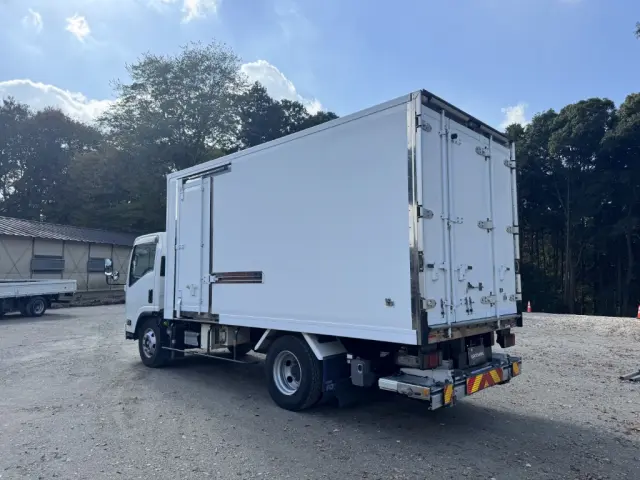 いすゞ エルフ 2RG-NPR88YN(2WD)の写真4