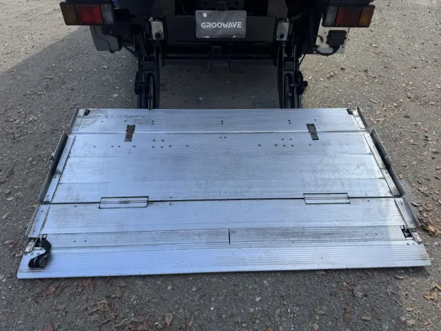 いすゞ エルフ 2RG-NPR88YN(2WD)の写真10