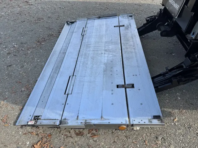 いすゞ エルフ 2RG-NPR88YN(2WD)の写真11