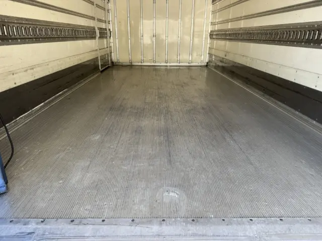 いすゞ エルフ 2RG-NPR88YN(2WD)の写真14