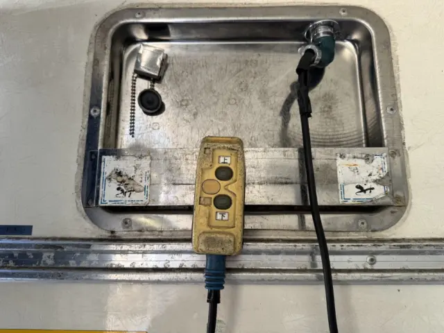 いすゞ エルフ 2RG-NPR88YN(2WD)の写真18