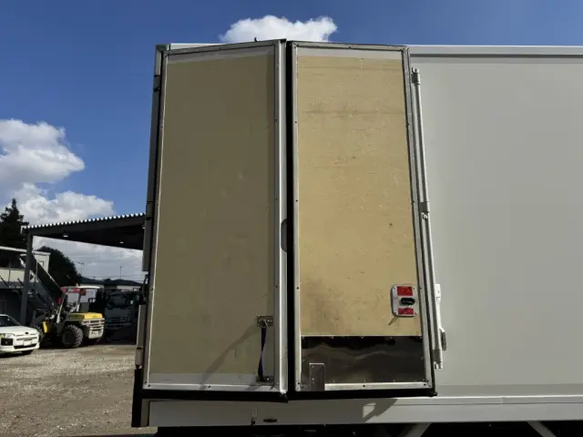 いすゞ エルフ 2RG-NPR88YN(2WD)の写真21