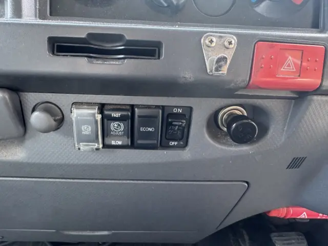 いすゞ エルフ 2RG-NPR88YN(2WD)の写真35